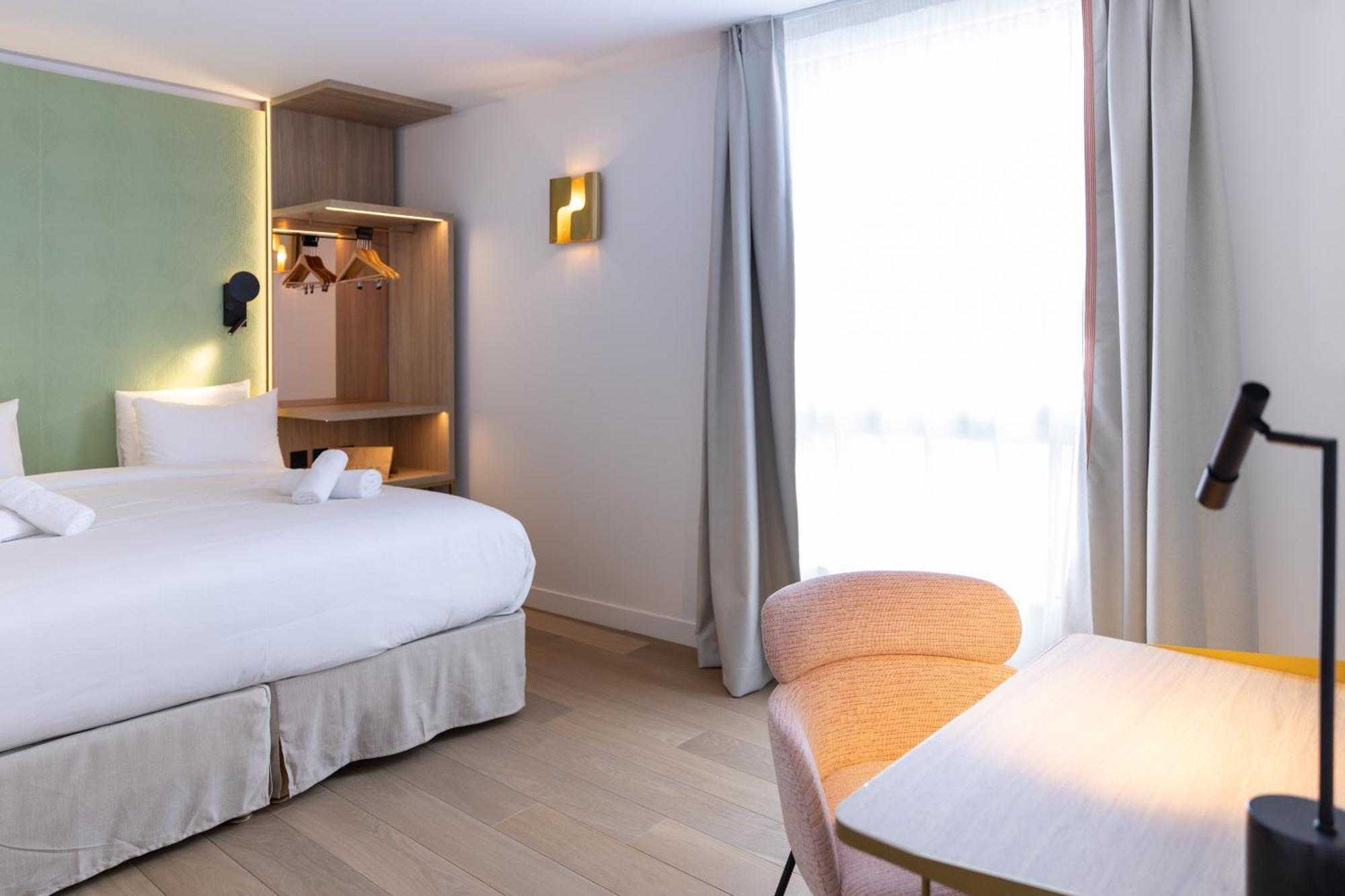 Hotel Kyriad Prestige Paris Asnieres Exterior photo