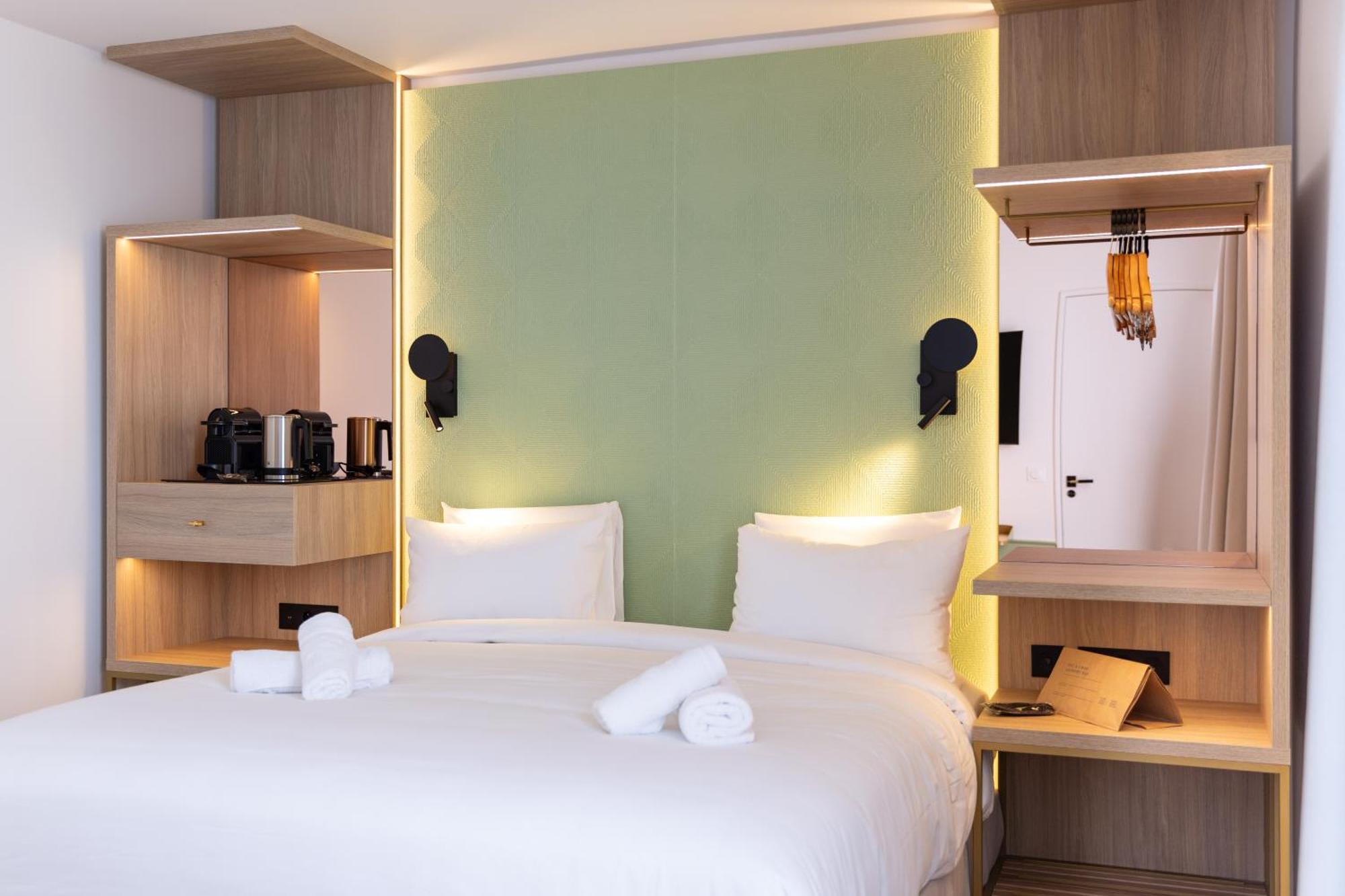Hotel Kyriad Prestige Paris Asnieres Exterior photo