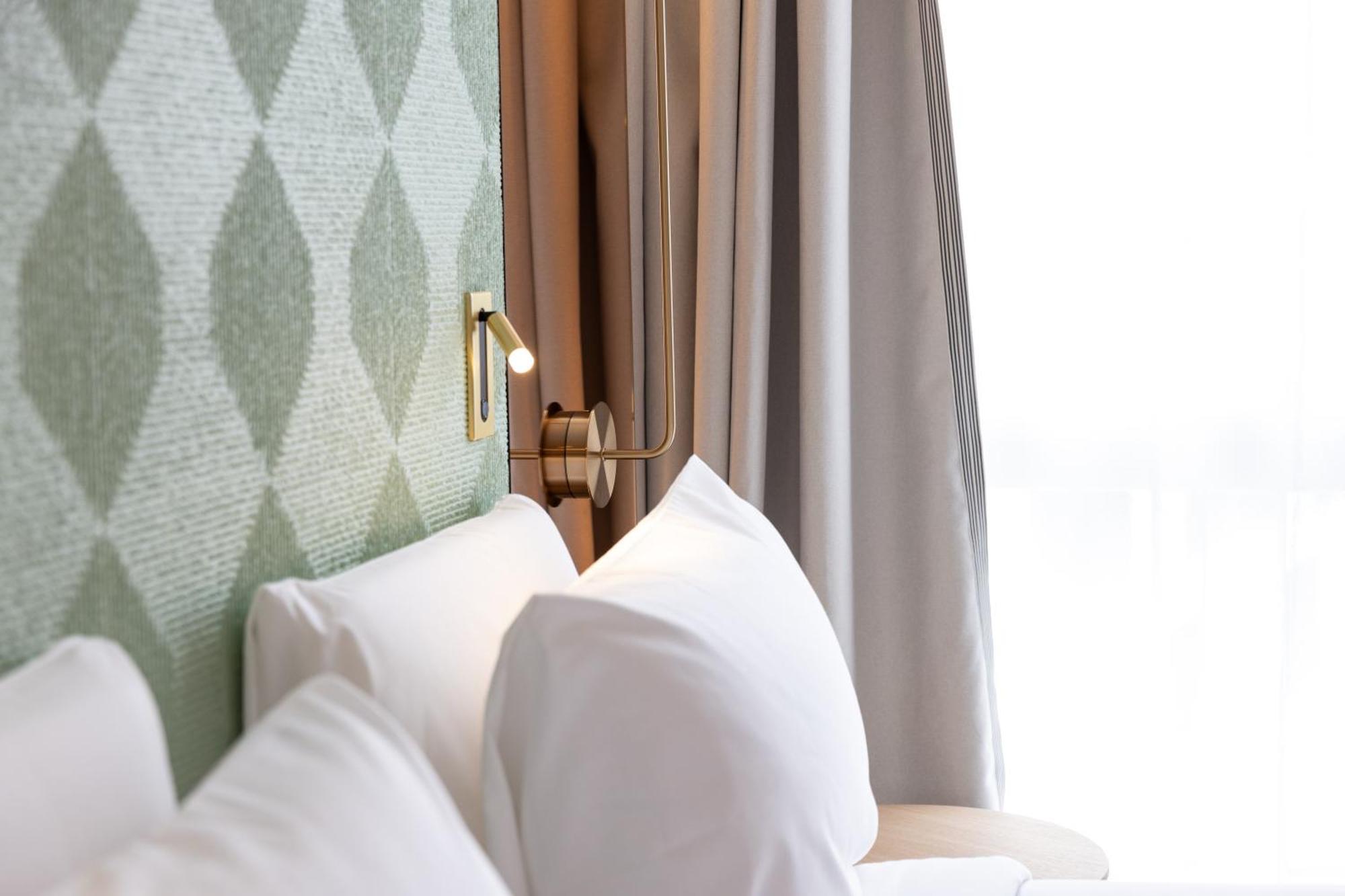 Hotel Kyriad Prestige Paris Asnieres Exterior photo